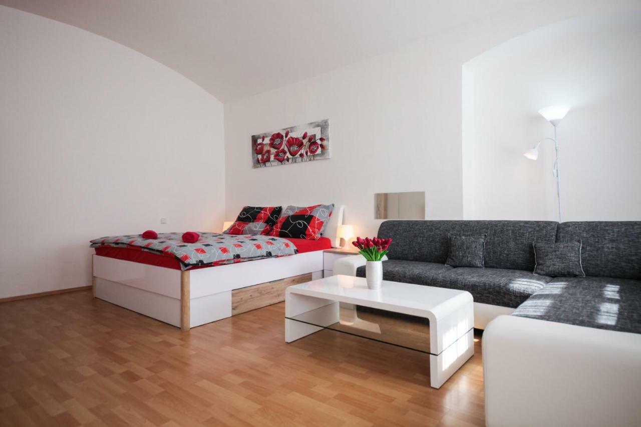 Family Duplex On Wenceslas Square Praga Exterior foto