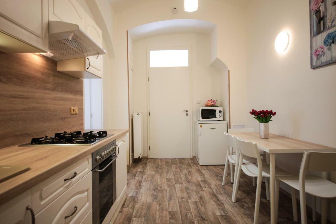 Family Duplex On Wenceslas Square Praga Exterior foto