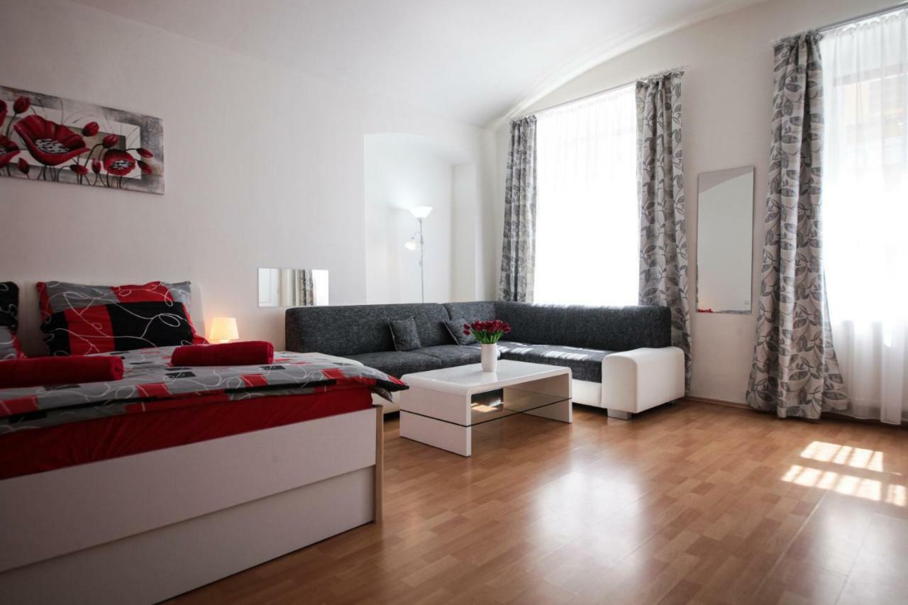 Family Duplex On Wenceslas Square Praga Exterior foto
